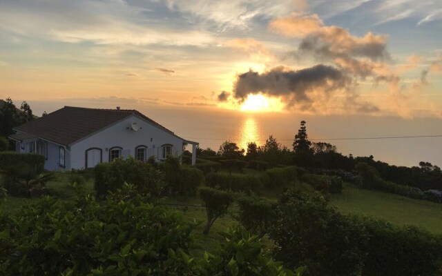 House with 2 Bedrooms in Caveira Das Flores Azores, with Enclosed Garden And Wifi - 7 Km From the Beach