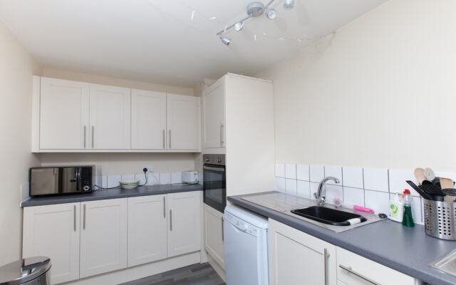 Festival Flat for 4 Overlooking Arthur's Seat