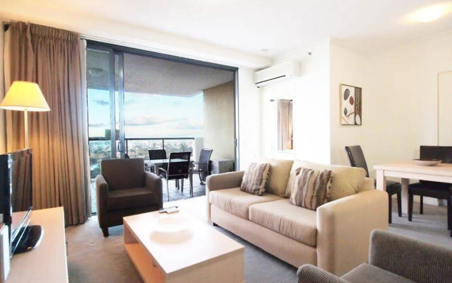 Oaks Brisbane on Margaret Suites