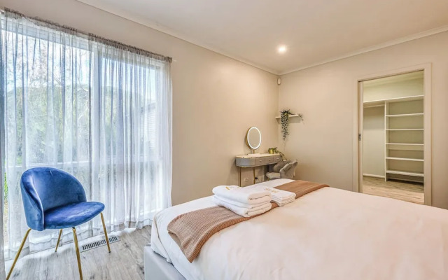 StayAU Gorgeous 5BR BBQ Home Geelong