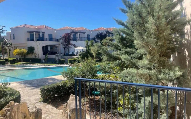 Cassiopeia 1BR Apt on Beach with Pool