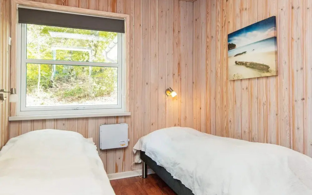 Bright Holiday Home in Glesborg near Beach