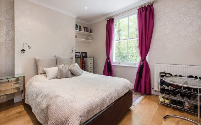 Inviting 1BD Hideaway Kensington Olympia!