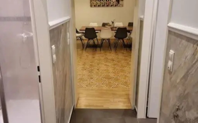 Sissi Royal Suite - Inner City 4 bedroom apartment