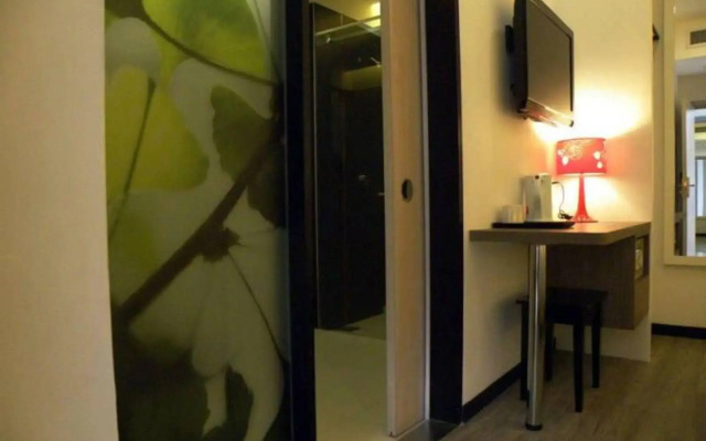 Yan Hotel