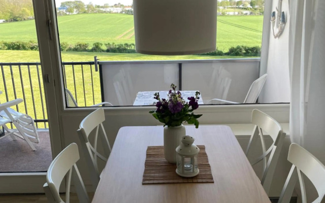 Ostseenest - Sonnige Ferienwohnung mit Ostseeblick