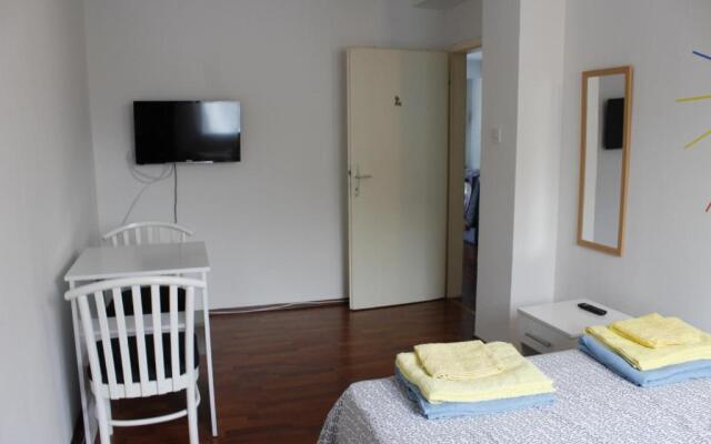 Two bedroom apartment near centre