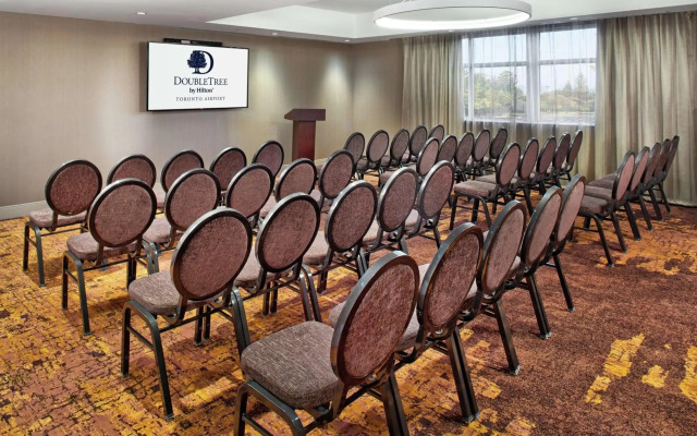 DoubleTree by Hilton Toronto Airport