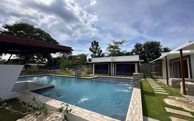 Bluewaves Hostel & Villa Panagsama by Hiverooms