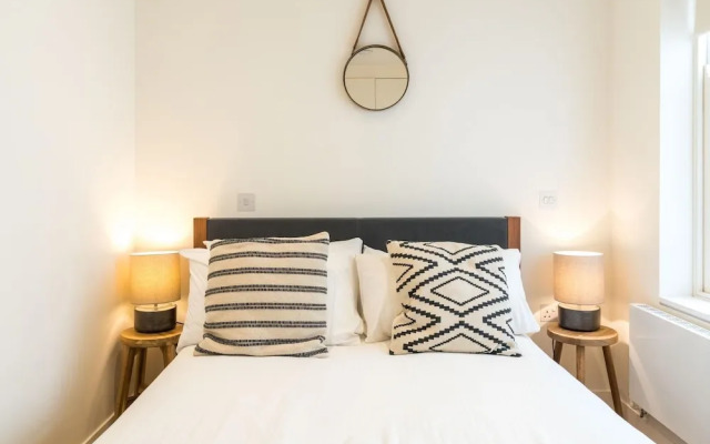 Styled 2bed2bath Duplex + Patio Near Oxford Circus, London