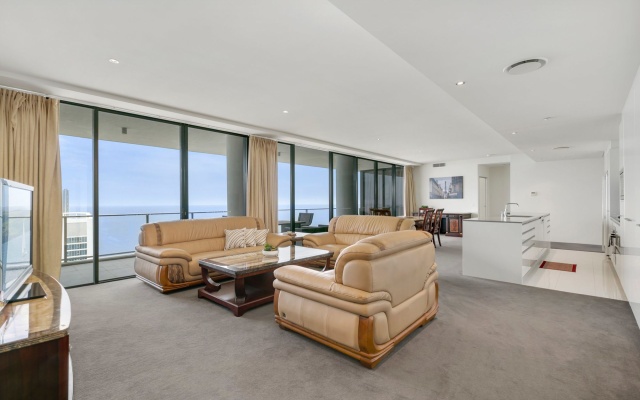 Circle on Cavill - Q Stay – Guest Rooms – Gold Coast