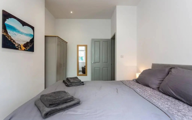 Spacious Central Chic Apartment - Simply Check In