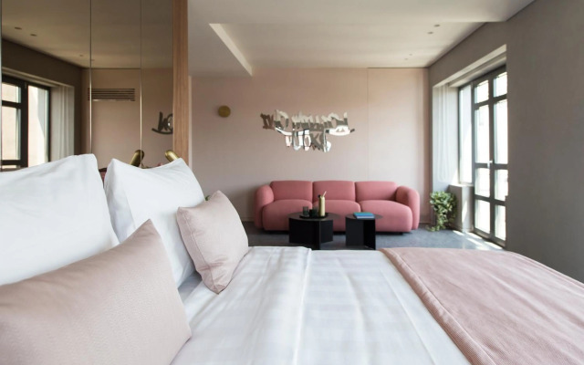 Perianth Hotel