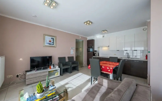 Central Stay Near Tram & Sea