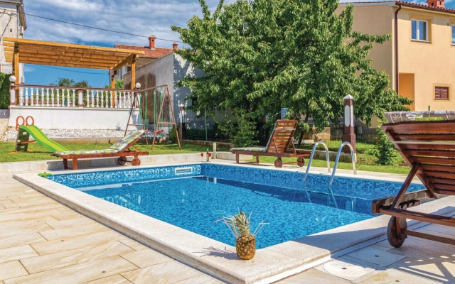 Beautiful Home in Pula With Wifi and 2 Bedrooms