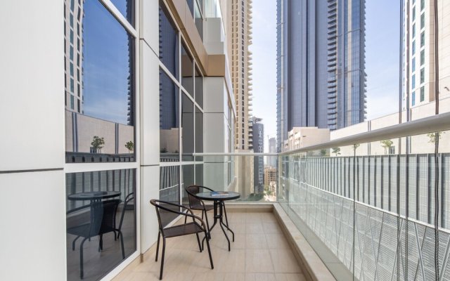 Modern Luxury Living in This 3BR Apt in Downtown Dubai