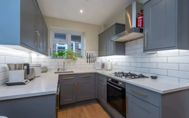 2 Bedroom Apartment - 200m From Richmond Park