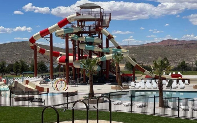 Sunny Days 7 Bedroom Home