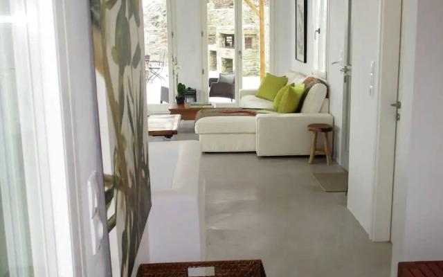 Comfortable Villa Near Sea in Andros