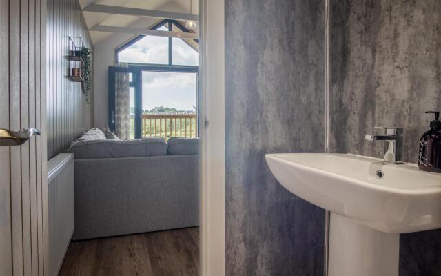 Cabin In The Woods - 1 Bed - Kilgetty