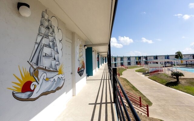 Crystal Palace Resort