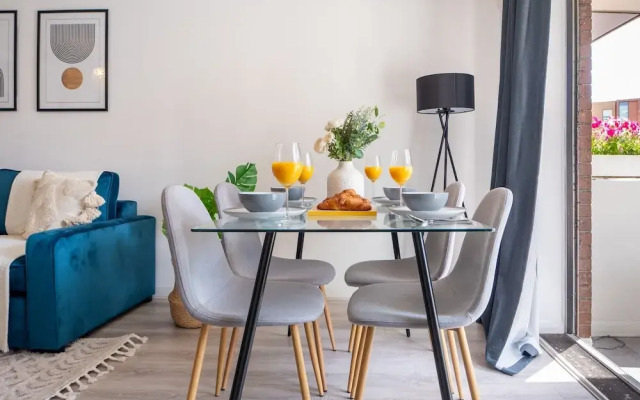 Stylish 1-Bedroom with Balcony near Soho