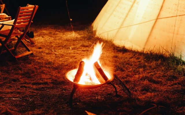 White House on Wye Glamping