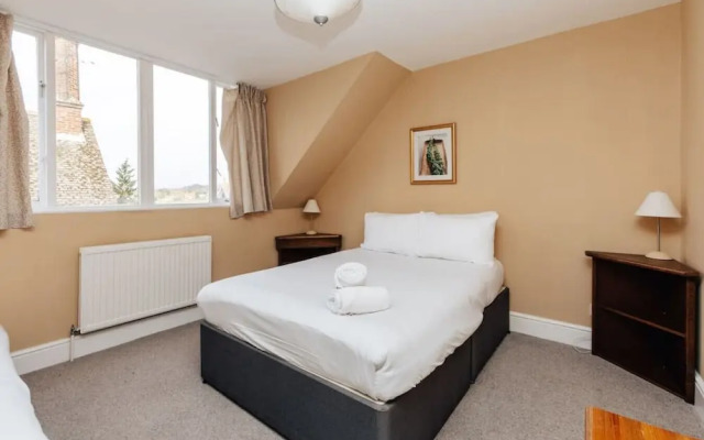 Waterfront Retreat in Hambleden