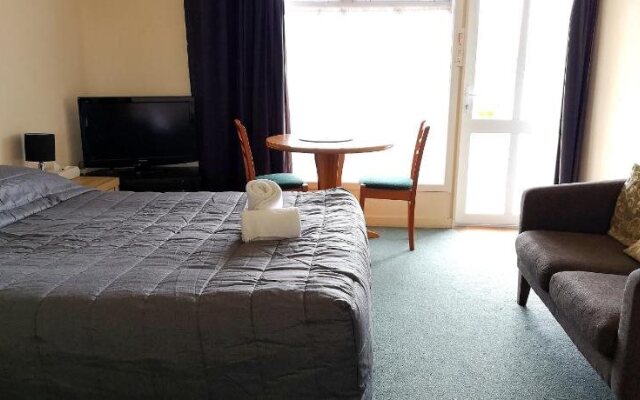45 on Avenal Motel