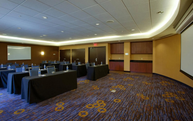 Courtyard by Marriott Republic Aprt Long Island/Farmingdale