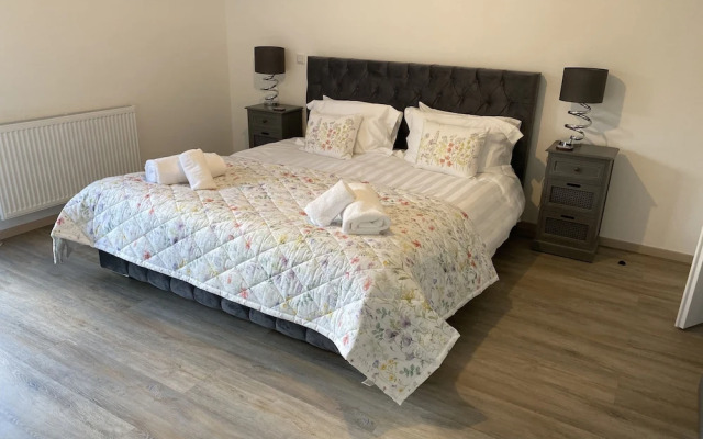 Remarkable 4-bed House in St Minver, Rock