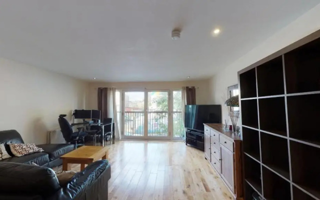 City Centre 2 bedroom apartment, secure parking.