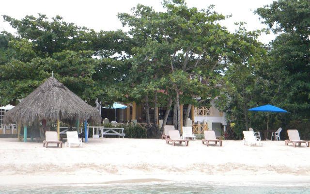 Coral Seas Beach Resort