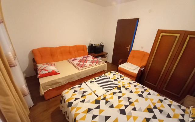 Etno House Mira i Vinarija DSM