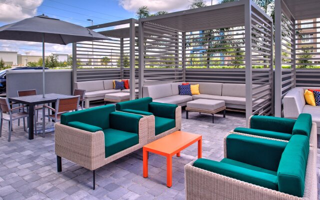 Holiday Inn & Suites Orlando - International Dr S, an IHG Hotel