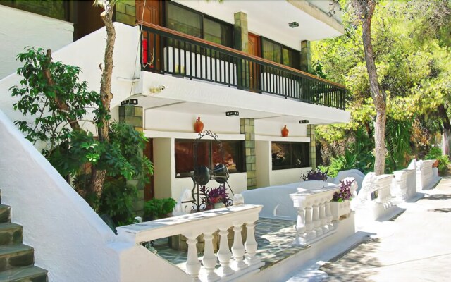 Lions2 Studios and Apartments