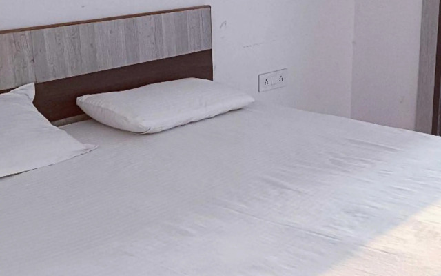 OYO 70092 Hotel Maharaja