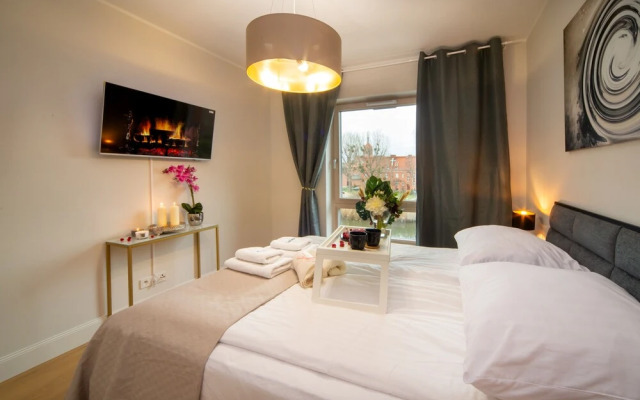 Maya's 22 - River view