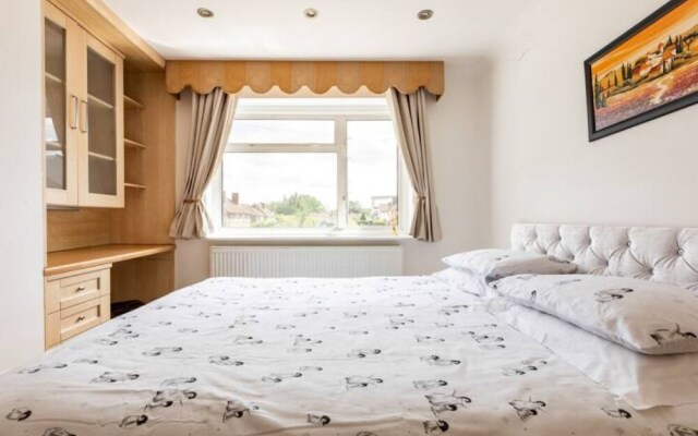 Cosy 3 Bedroom House in Kingston