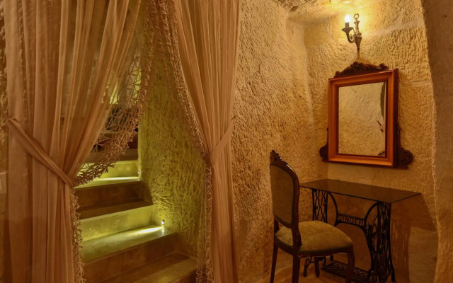 Acropolis Cave Suite
