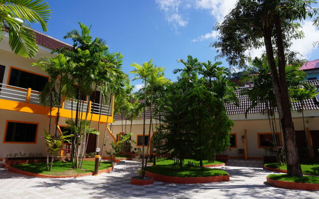 Club Coconut Resort