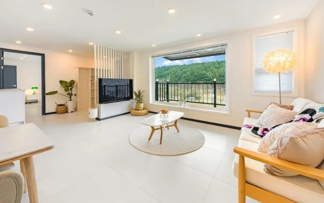 Gapyeong Haneul Sanchaek Poolvilla Pensi