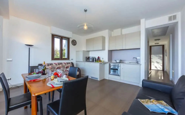 Sole di Meina Pool and Lake View