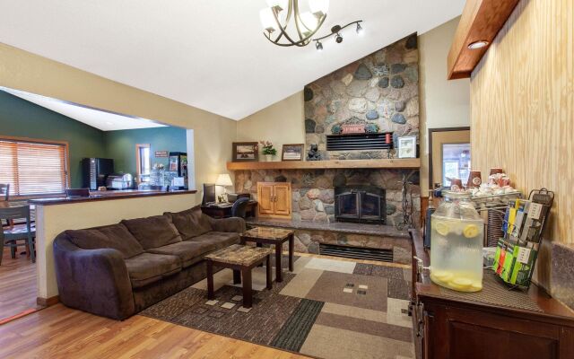 AmericInn by Wyndham Carlton