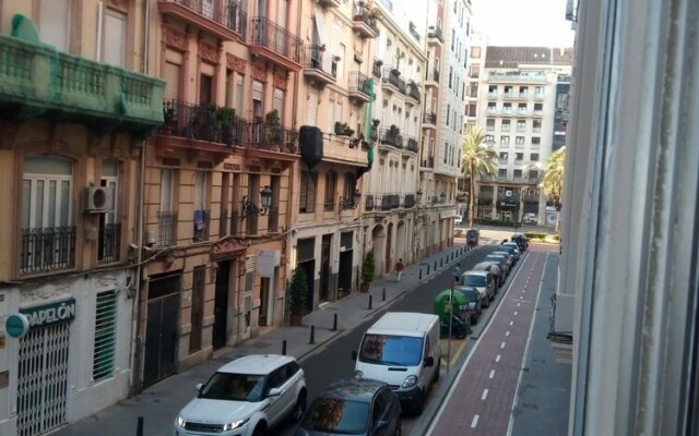 Apartment With 4 Bedrooms in València, With Terrace - 5 km From the Be