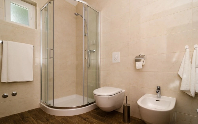 Ploce apartmani - LUV