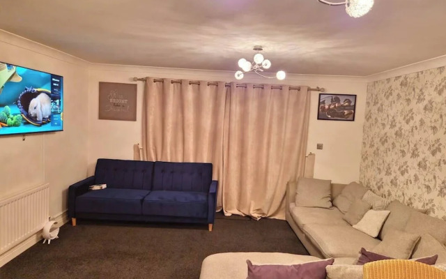 Family-friendly 3BR - Parking, London Access