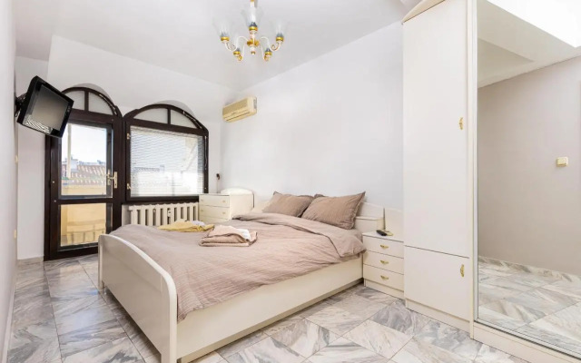 Spacious 2-Bedroom Maisonette in City Centre