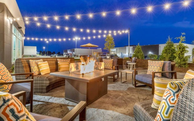 Cambria Hotel Davenport Quad Cities