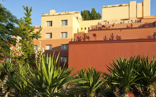 Отель Disney Hotel Santa Fe